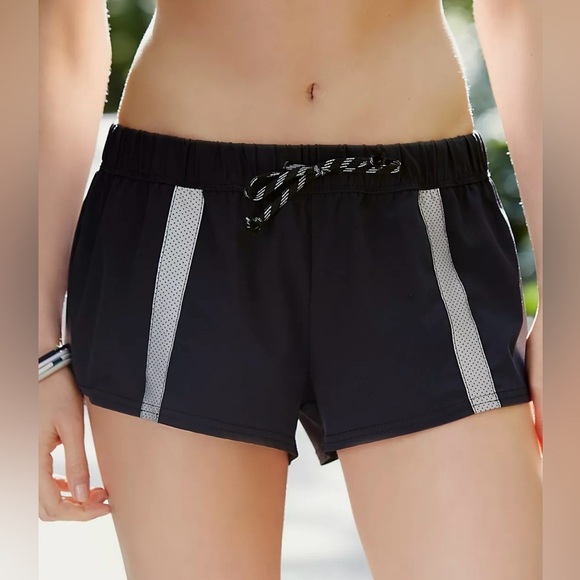 Free People Movement Hot Trot Shorts Zip Pocket Reflective Women’s Size XS Black - Picture 2 of 11